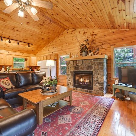 Peaceful Smoky Mountain Cabin With Deck And Fire Pit! Waynesville Bagian luar foto