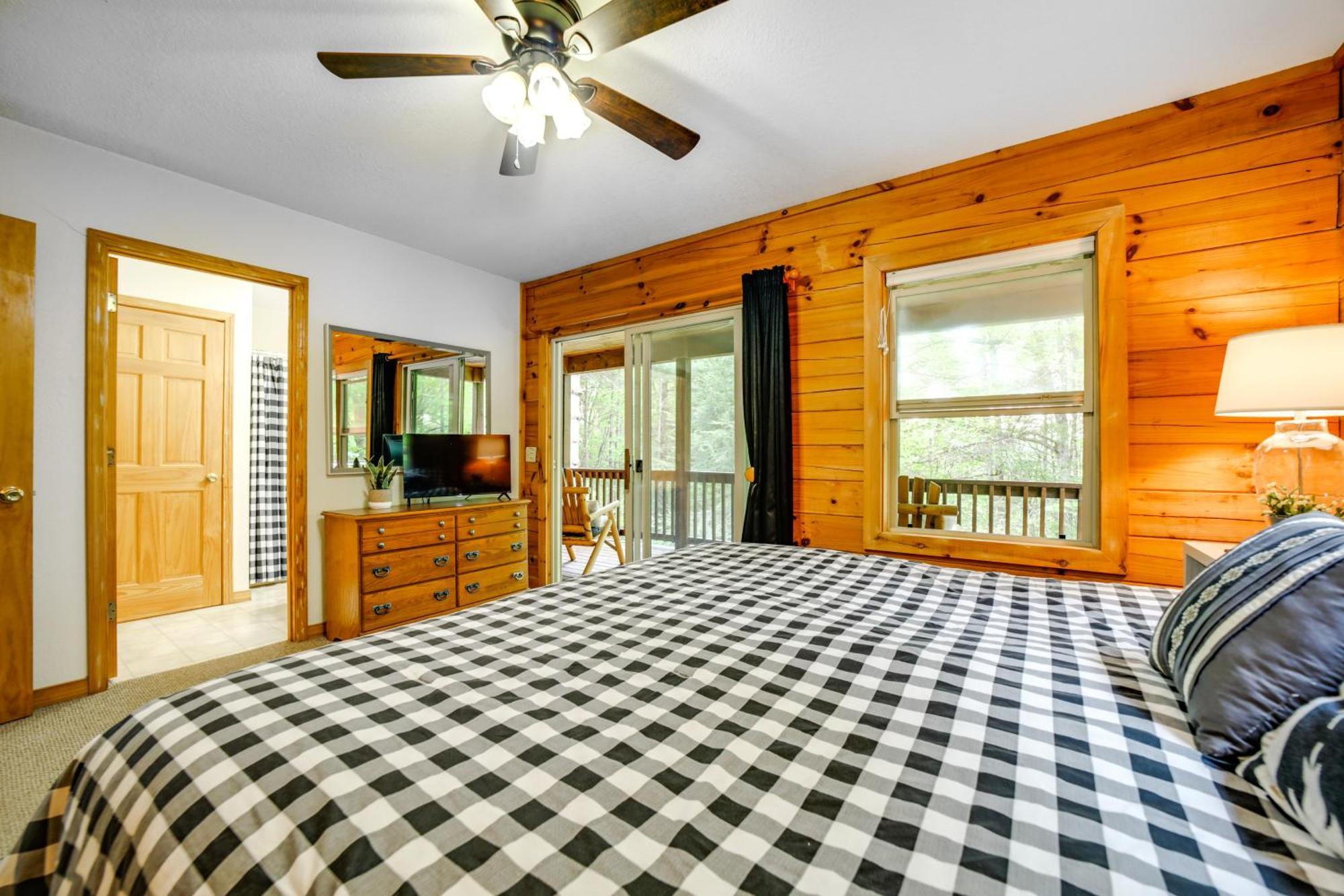 Peaceful Smoky Mountain Cabin With Deck And Fire Pit! Waynesville Bagian luar foto