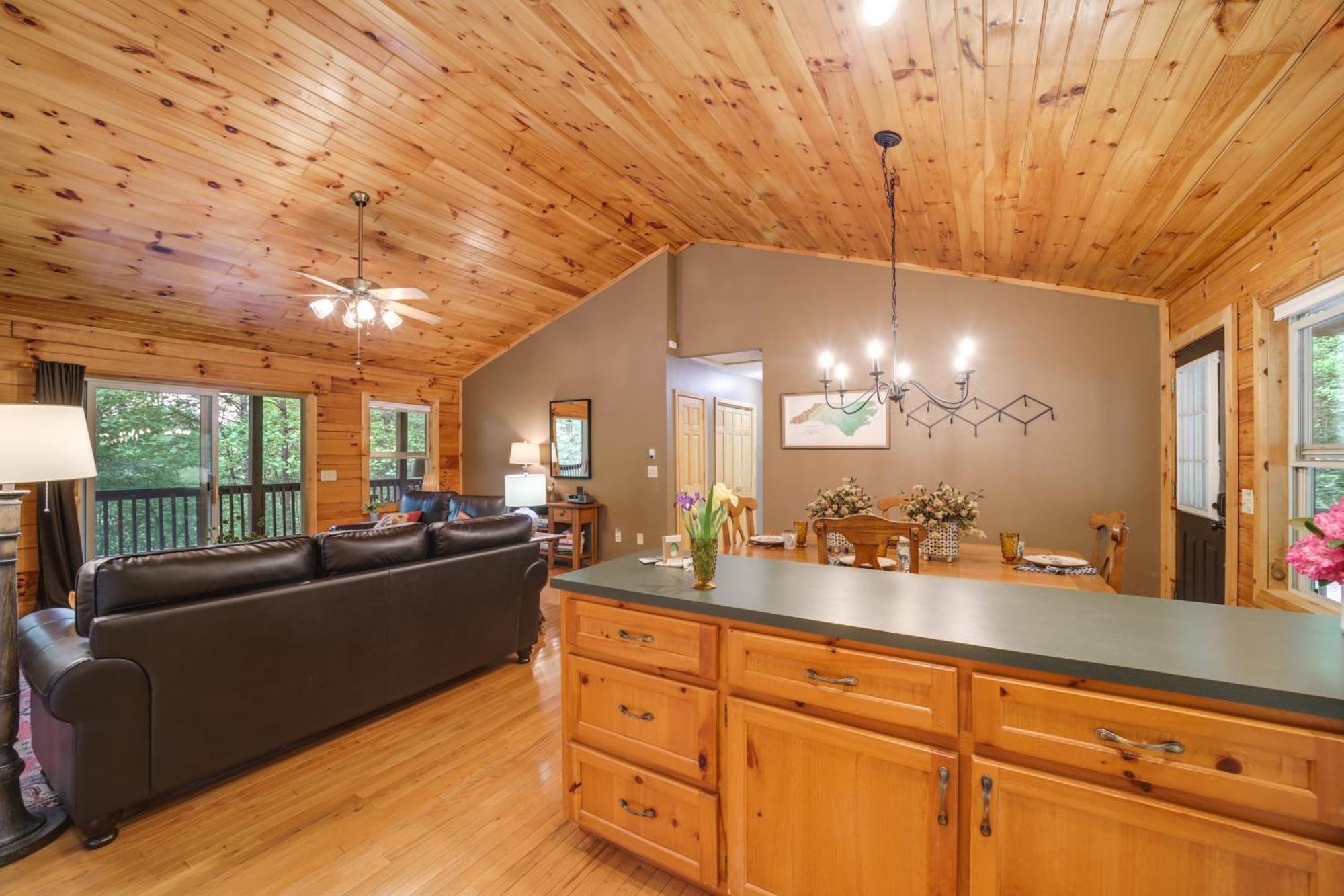 Peaceful Smoky Mountain Cabin With Deck And Fire Pit! Waynesville Bagian luar foto