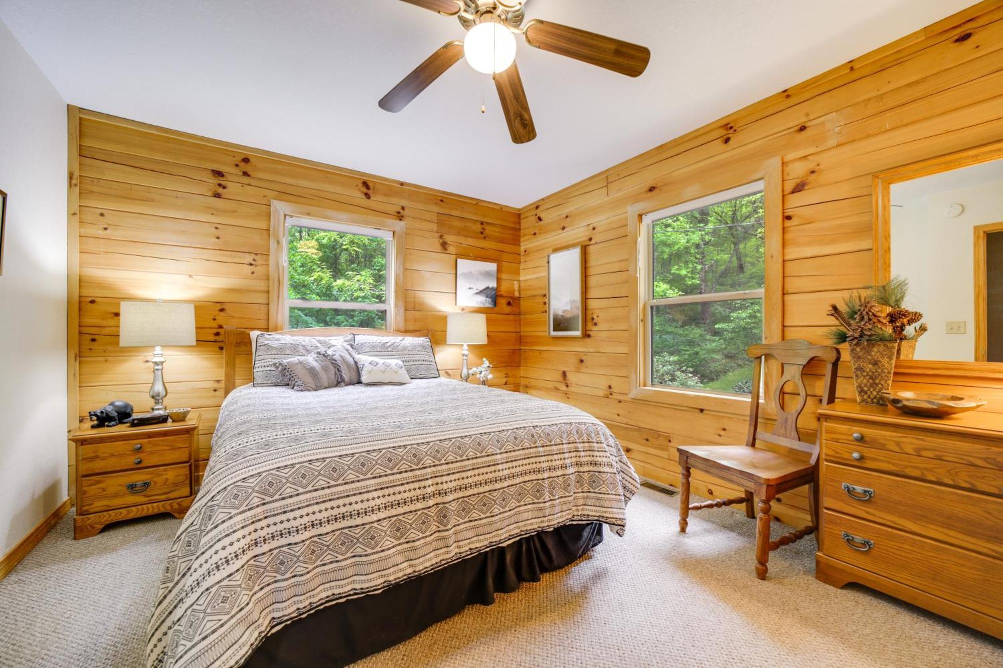 Peaceful Smoky Mountain Cabin With Deck And Fire Pit! Waynesville Bagian luar foto