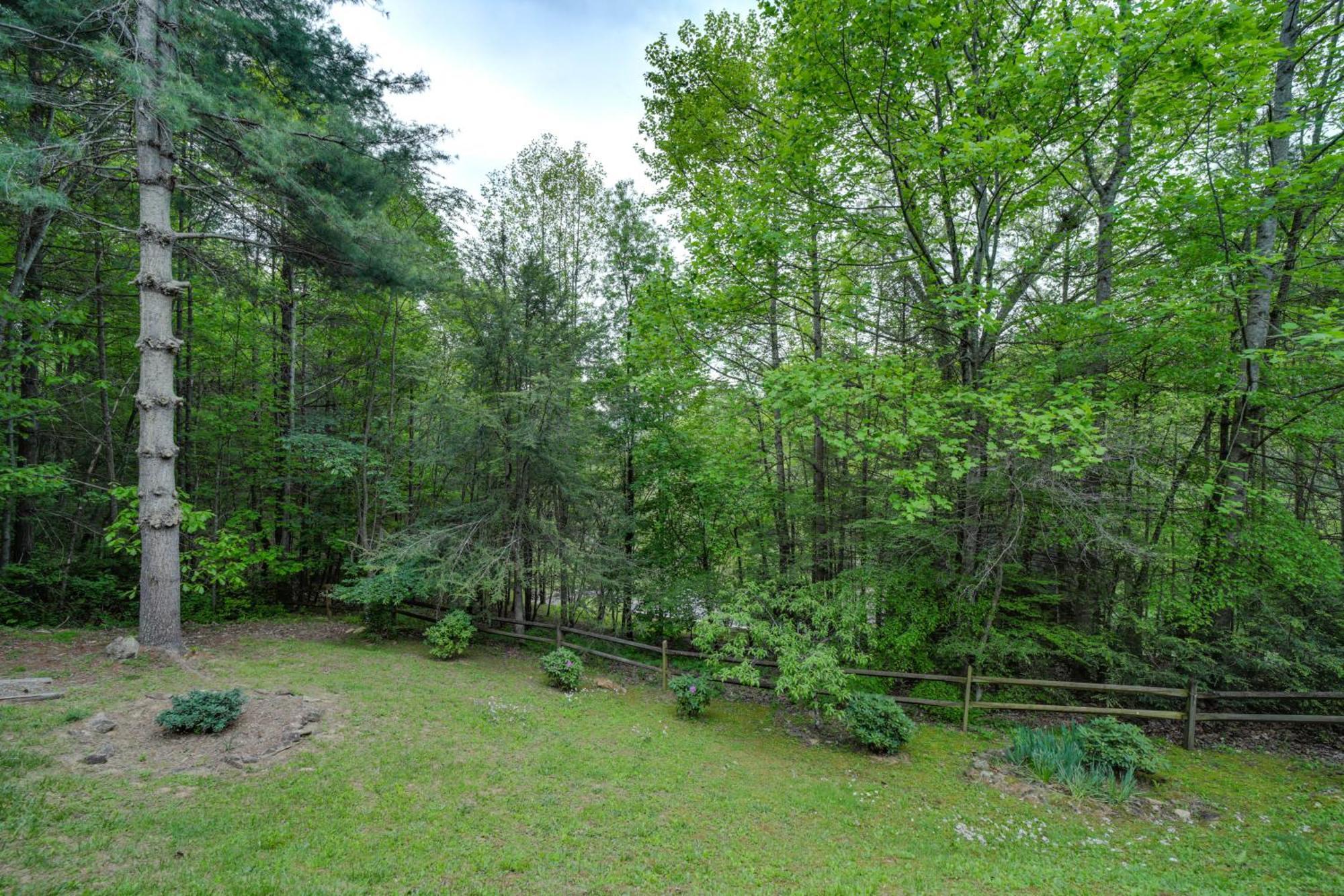 Peaceful Smoky Mountain Cabin With Deck And Fire Pit! Waynesville Bagian luar foto