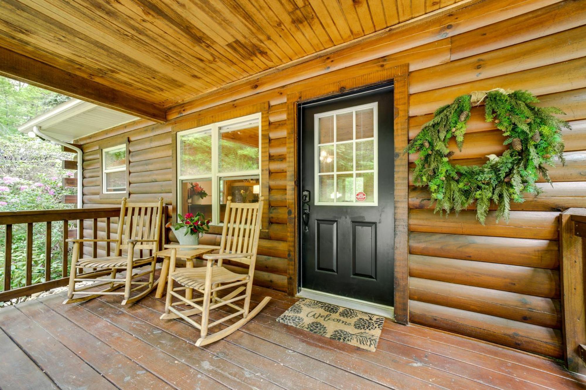 Peaceful Smoky Mountain Cabin With Deck And Fire Pit! Waynesville Bagian luar foto