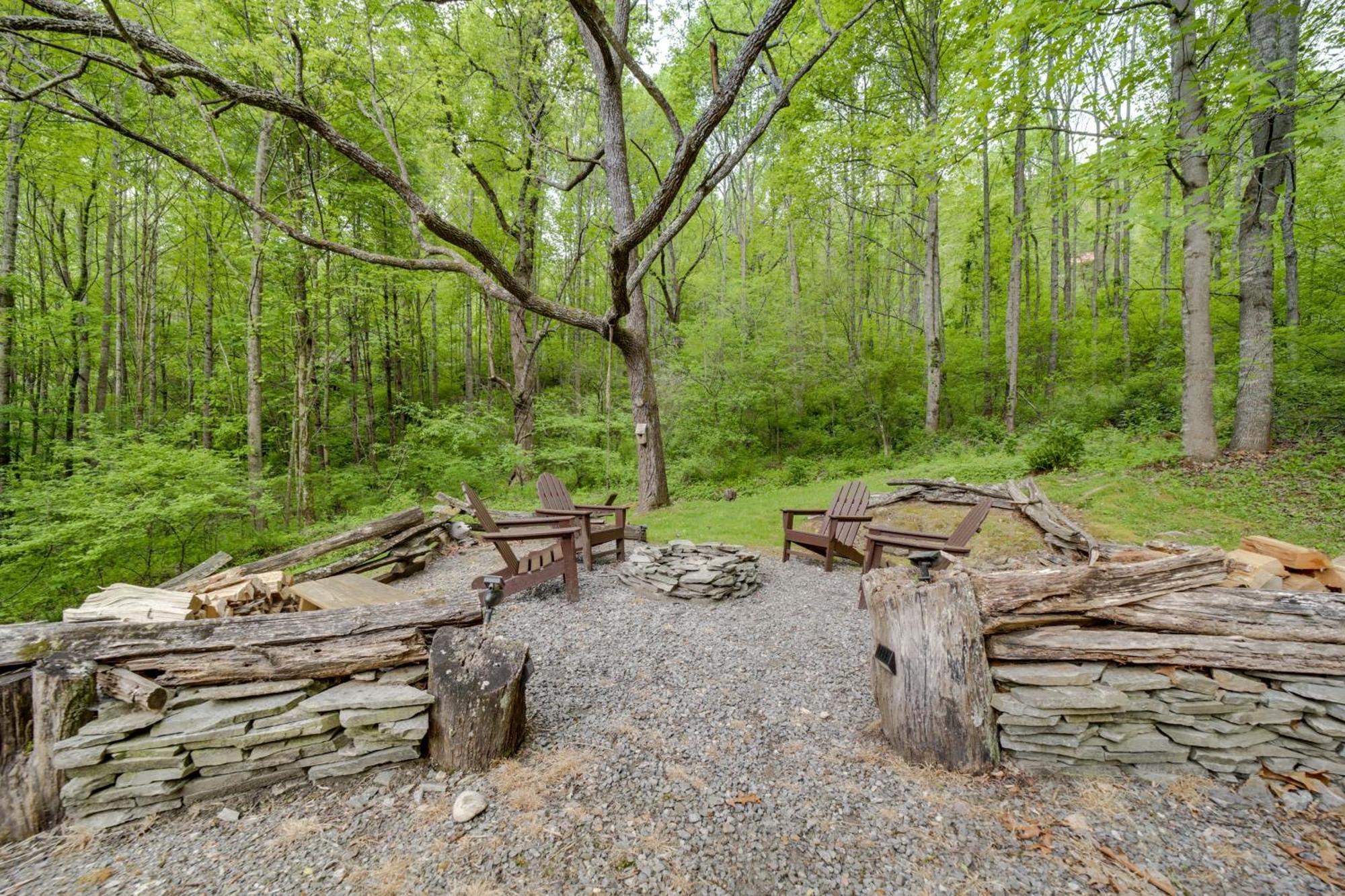 Peaceful Smoky Mountain Cabin With Deck And Fire Pit! Waynesville Bagian luar foto