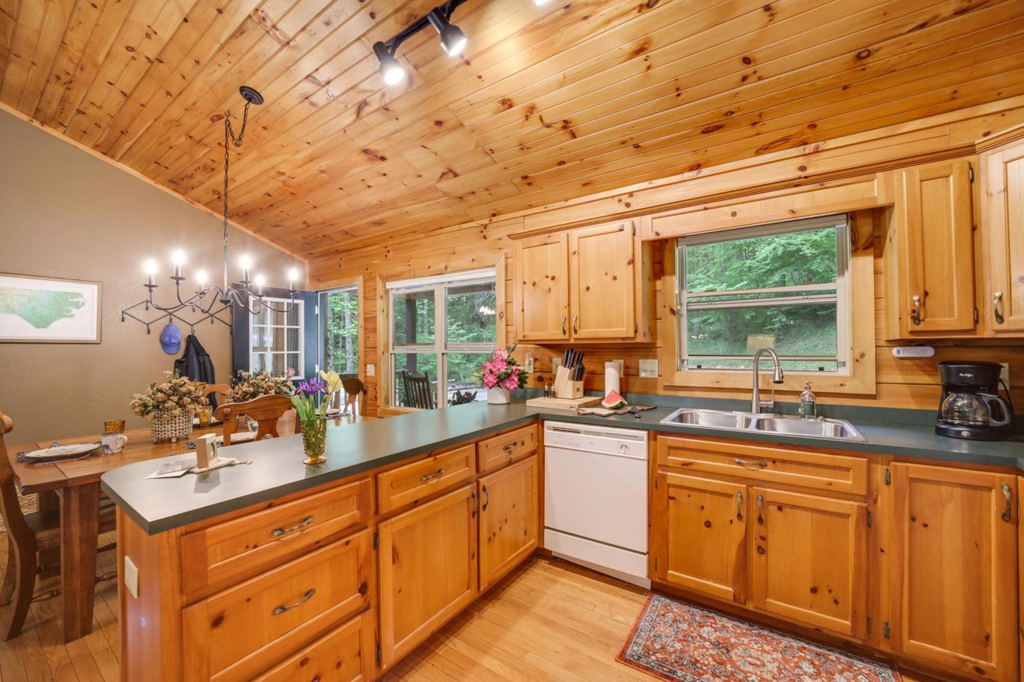 Peaceful Smoky Mountain Cabin With Deck And Fire Pit! Waynesville Bagian luar foto