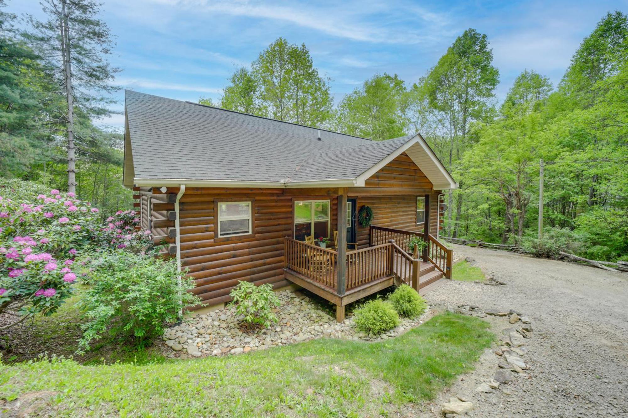 Peaceful Smoky Mountain Cabin With Deck And Fire Pit! Waynesville Bagian luar foto