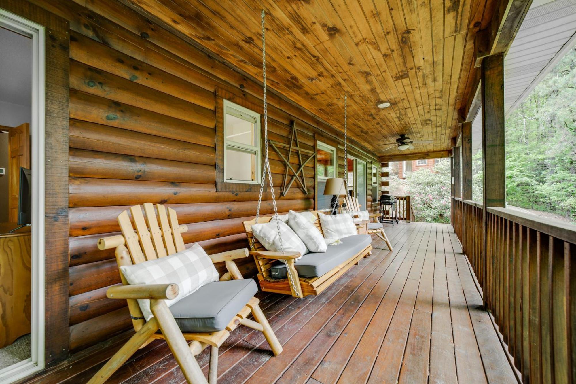Peaceful Smoky Mountain Cabin With Deck And Fire Pit! Waynesville Bagian luar foto