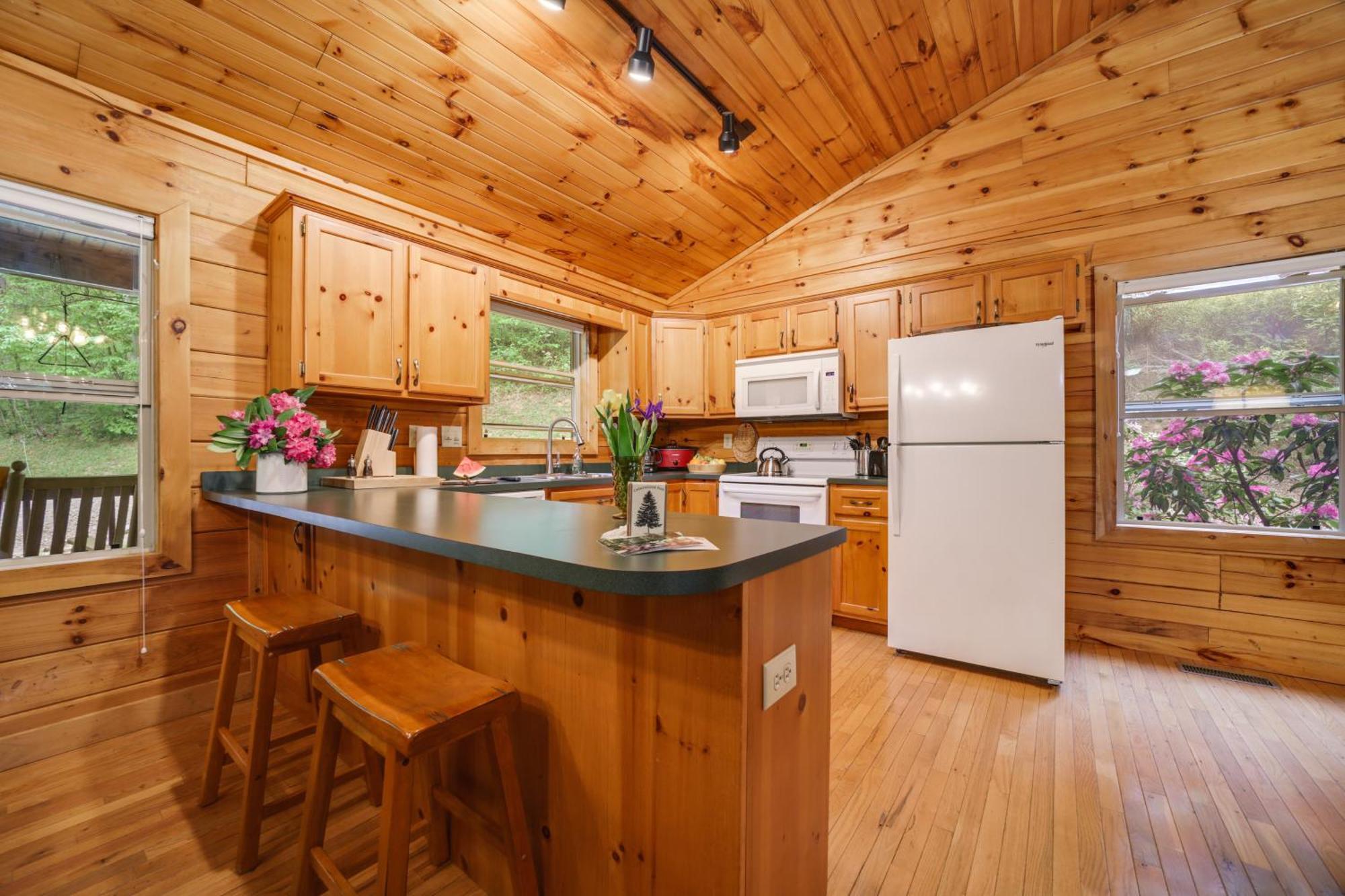 Peaceful Smoky Mountain Cabin With Deck And Fire Pit! Waynesville Bagian luar foto